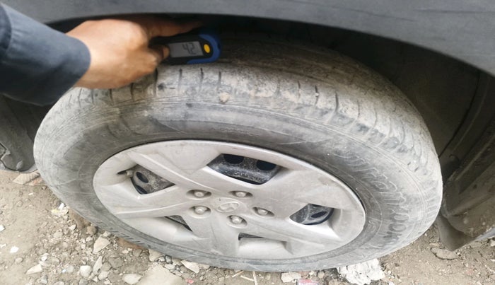 2020 Hyundai VENUE S 1.2, Petrol, Manual, 33,119 km, tyre