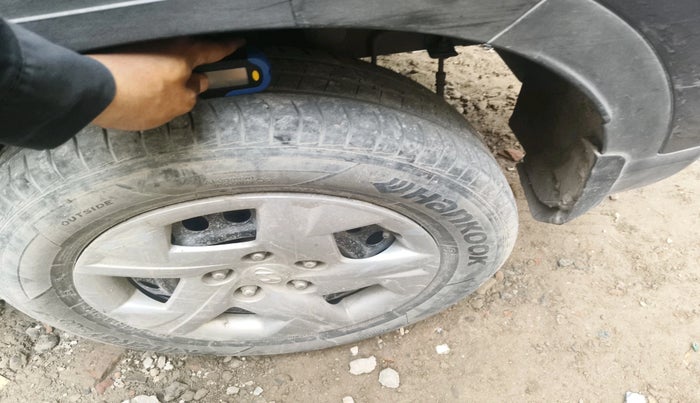 2020 Hyundai VENUE S 1.2, Petrol, Manual, 33,119 km, tyre