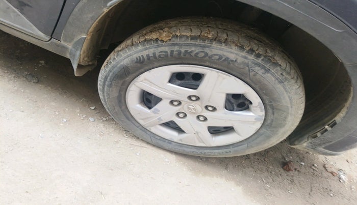 2020 Hyundai VENUE S 1.2, Petrol, Manual, 33,119 km, tyre