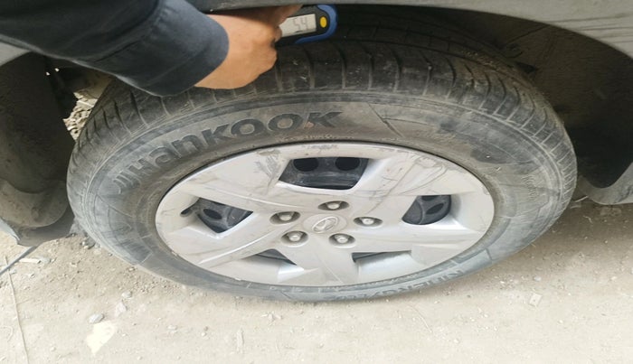 2020 Hyundai VENUE S 1.2, Petrol, Manual, 33,119 km, tyre