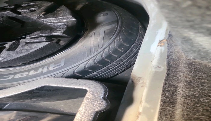 2017 Skoda Rapid AMBITION 1.5 TDI AT, Diesel, Automatic, 1,18,888 km, tyre