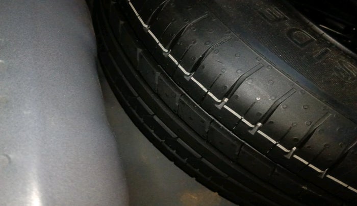 2021 Hyundai VENUE S 1.2, Petrol, Manual, 29,993 km, tyre