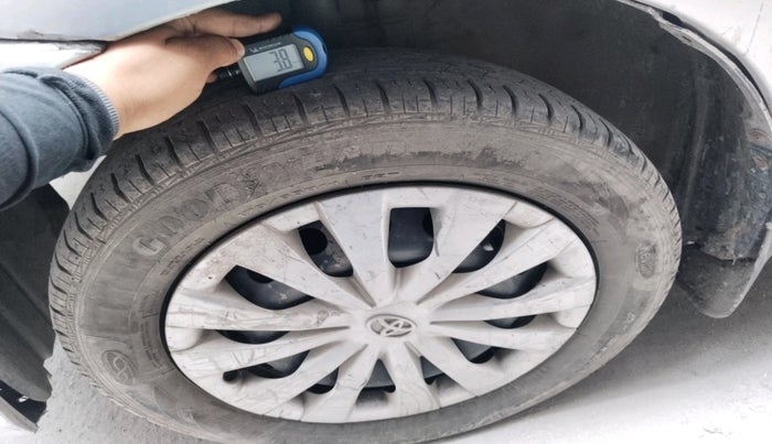 2011 Toyota Etios G, Petrol, Manual, 1,06,648 km, tyre