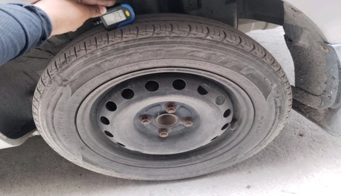 2011 Toyota Etios G, Petrol, Manual, 1,06,648 km, tyre