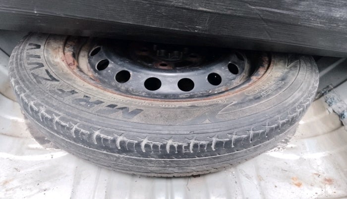 2011 Toyota Etios G, Petrol, Manual, 1,06,648 km, tyre