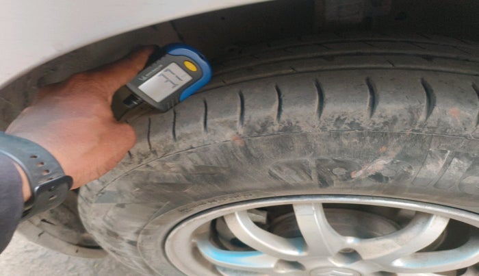 2013 Maruti Swift VXI, CNG, Manual, 1,24,416 km, tyre