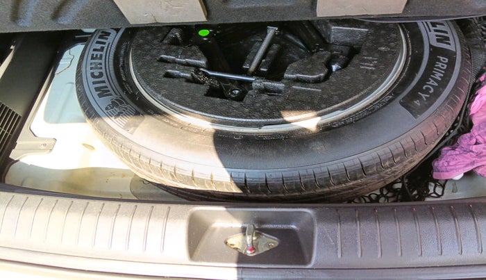 2016 Hyundai Creta SX (O) 1.6 DIESEL, Diesel, Manual, 2,26,000 km, tyre