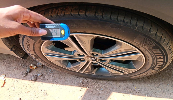 2016 Hyundai Creta SX (O) 1.6 DIESEL, Diesel, Manual, 2,26,000 km, tyre