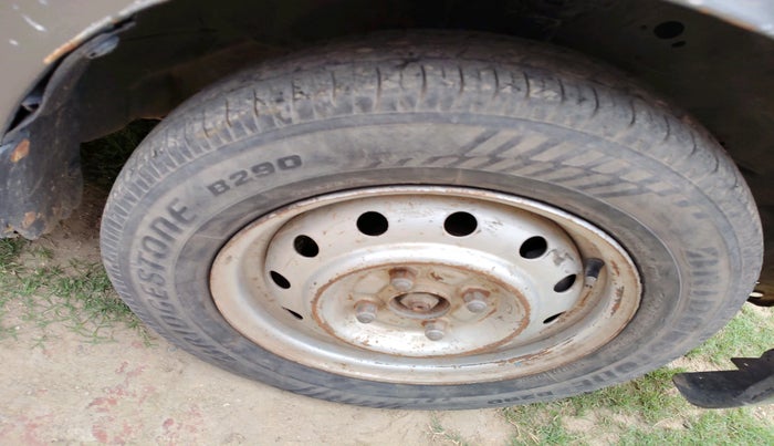 2012 Maruti Wagon R 1.0 LXI CNG, CNG, Manual, 1,06,783 km, tyre