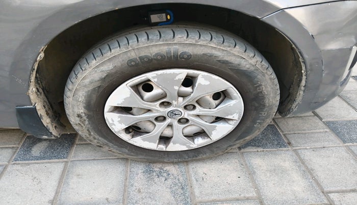 2016 Maruti Swift LXI (O), CNG, Manual, 1,72,953 km, tyre