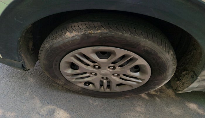 2023 KIA CARENS PREMIUM 1.5 PETROL 7 STR, Petrol, Manual, 1,05,769 km, tyre