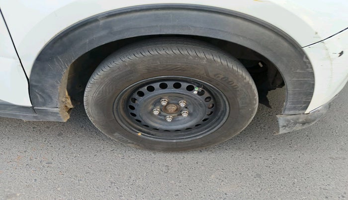 2023 KIA CARENS PREMIUM 1.5 PETROL 7 STR, Petrol, Manual, 1,05,769 km, tyre