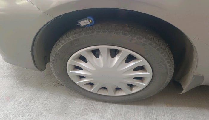 2013 Nissan Sunny XL CVT, Petrol, Automatic, 1,13,660 km, tyre