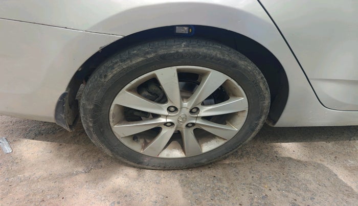 2012 Hyundai Verna FLUIDIC 1.6 VTVT SX, Petrol, Manual, 1,72,570 km, tyre