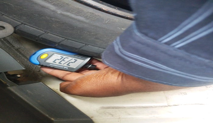 2011 Skoda Laura L&K 2.0 TDI AT, Diesel, Automatic, 1,48,216 km, tyre