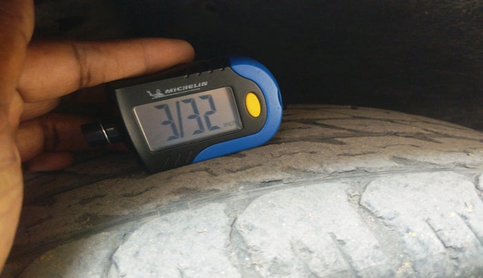 2011 Skoda Laura L&K 2.0 TDI AT, Diesel, Automatic, 1,48,216 km, tyre