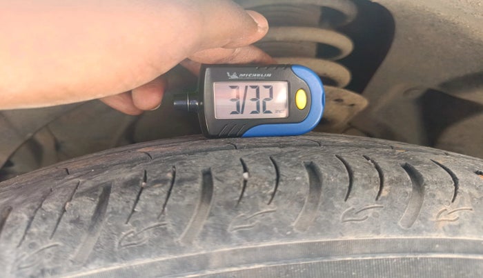 2023 Mahindra XUV300 W8 (O) 1.5 DIESEL AMT, Diesel, Automatic, 52,901 km, tyre