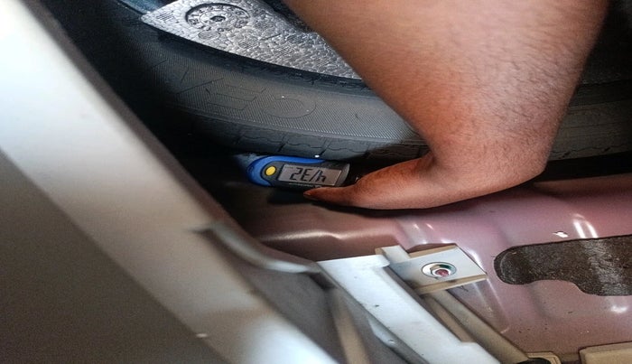 2023 Mahindra XUV300 W8 (O) 1.5 DIESEL AMT, Diesel, Automatic, 52,901 km, tyre