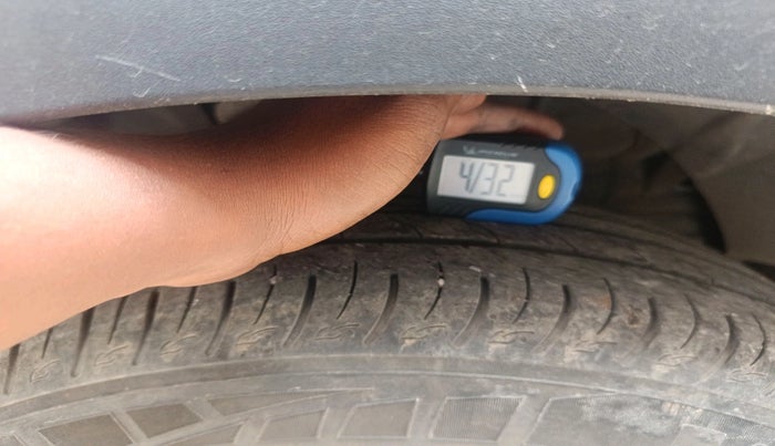 2023 Mahindra XUV300 W8 (O) 1.5 DIESEL AMT, Diesel, Automatic, 52,901 km, tyre