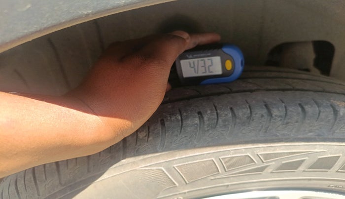 2023 Mahindra XUV300 W8 (O) 1.5 DIESEL AMT, Diesel, Automatic, 52,901 km, tyre