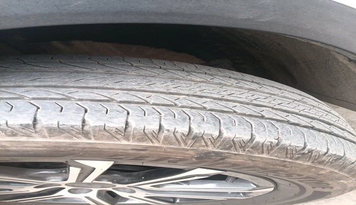 2023 Mahindra XUV700 AX 7 LUXURY P AT 7 STR, Petrol, Automatic, 17,594 km, tyre