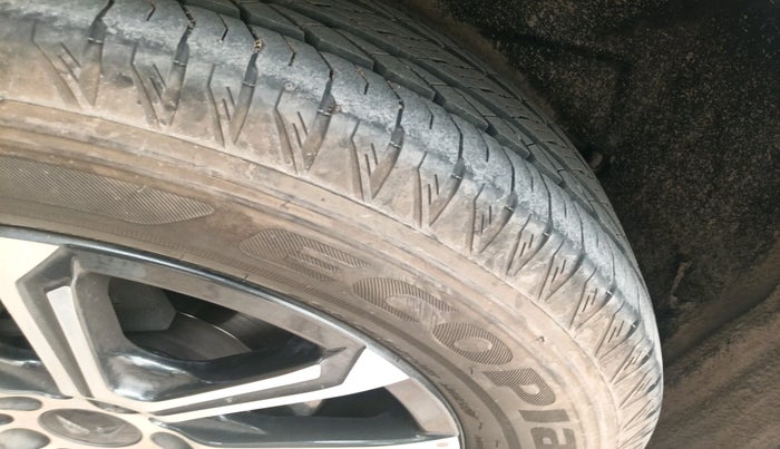 2023 Mahindra XUV700 AX 7 LUXURY P AT 7 STR, Petrol, Automatic, 17,594 km, tyre