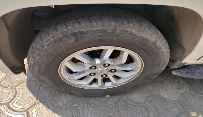 2018 Mahindra TUV300 T8, Diesel, Manual, 1,56,965 km, tyre