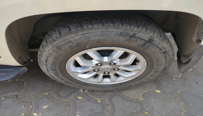 2018 Mahindra TUV300 T8, Diesel, Manual, 1,56,965 km, tyre