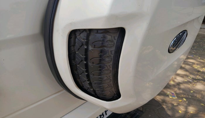 2018 Mahindra TUV300 T8, Diesel, Manual, 1,56,965 km, tyre