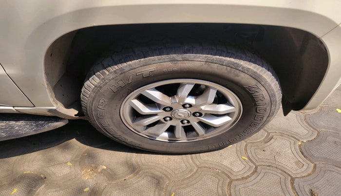 2018 Mahindra TUV300 T8, Diesel, Manual, 1,56,965 km, tyre