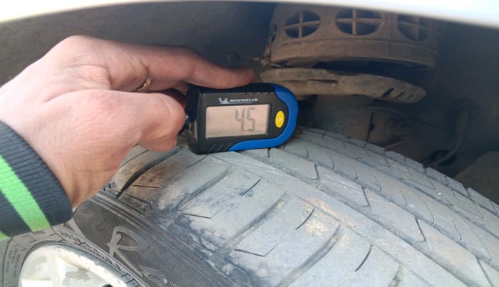 2014 Volkswagen Jetta COMFORTLINE TDI, Diesel, Manual, 2,04,623 km, tyre