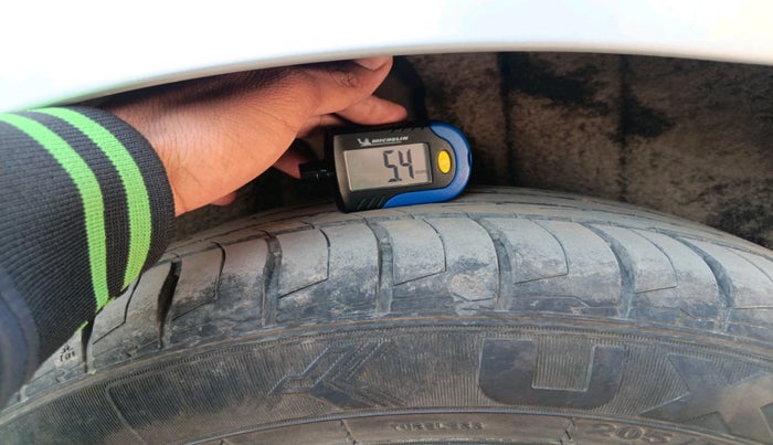 2014 Volkswagen Jetta COMFORTLINE TDI, Diesel, Manual, 2,04,623 km, tyre