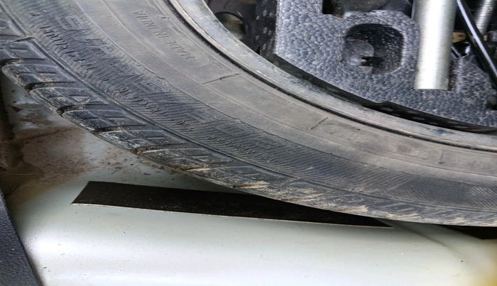 2014 Volkswagen Jetta COMFORTLINE TDI, Diesel, Manual, 2,04,623 km, tyre