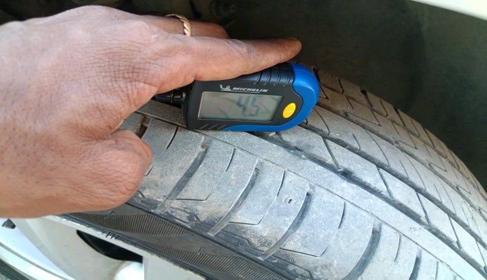 2014 Volkswagen Jetta COMFORTLINE TDI, Diesel, Manual, 2,04,623 km, tyre