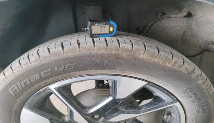 2021 Tata PUNCH CREATIVE  AMT, Petrol, Automatic, 1,08,544 km, tyre