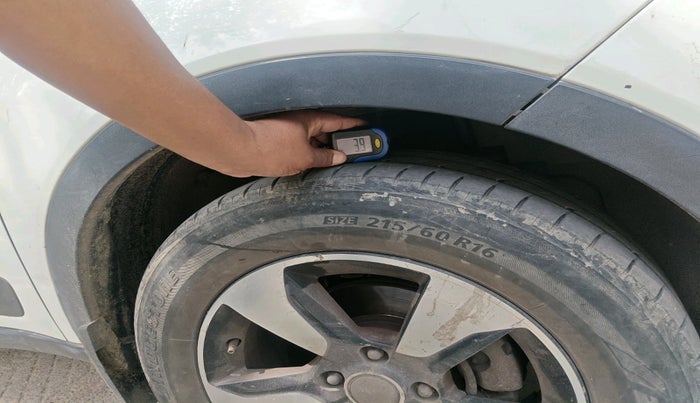 2017 Tata NEXON XZ PLUS PETROL, Petrol, Manual, 1,22,203 km, tyre