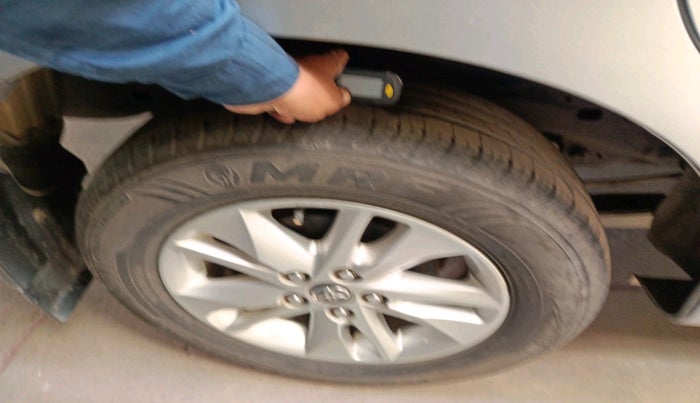 2017 Toyota Innova Crysta 2.4 GX AT 7 STR, Diesel, Automatic, 83,900 km, tyre