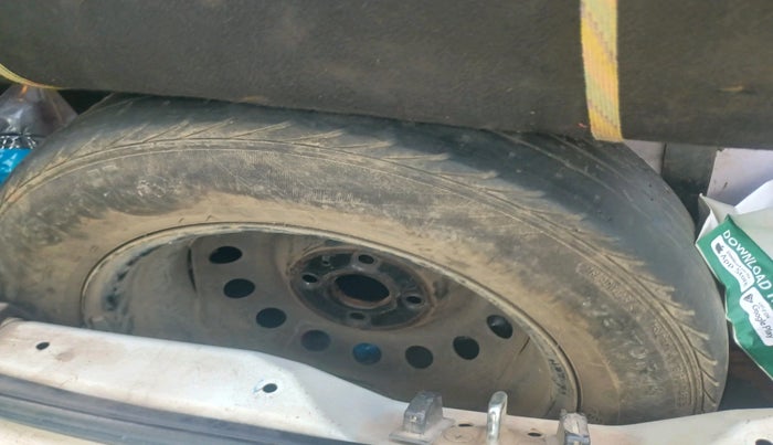 2011 Hyundai i20 MAGNA (O) 1.2, CNG, Manual, 1,05,305 km, tyre