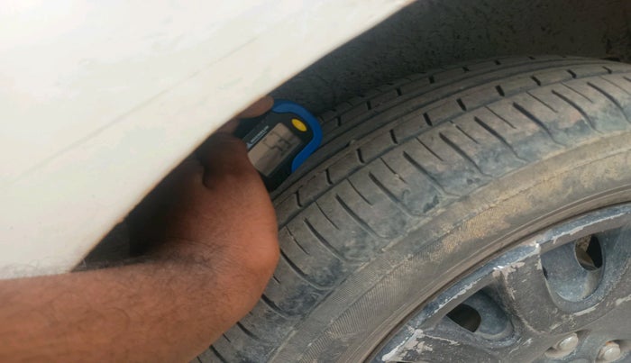 2011 Hyundai i20 MAGNA (O) 1.2, CNG, Manual, 1,05,305 km, tyre