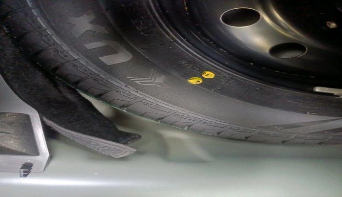 2021 Maruti Swift VXI, Petrol, Manual, 17,453 km, tyre