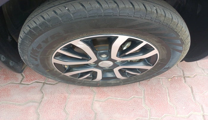 2021 Maruti Swift VXI, Petrol, Manual, 17,453 km, tyre