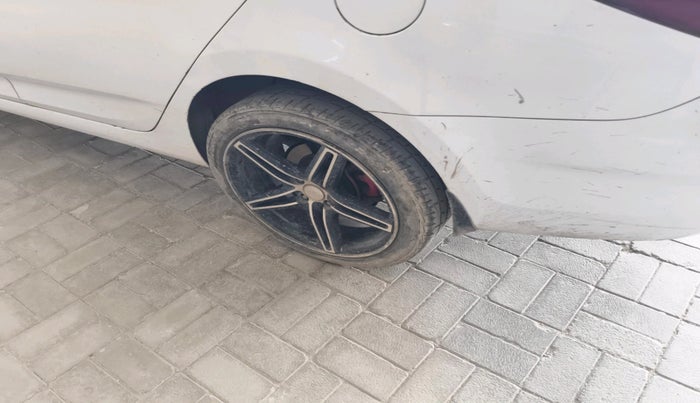 2014 Hyundai Verna FLUIDIC 1.6 VTVT SX, Petrol, Manual, 1,02,926 km, tyre