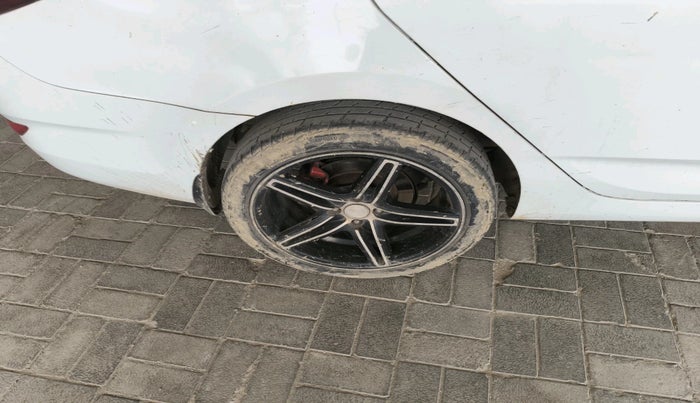 2014 Hyundai Verna FLUIDIC 1.6 VTVT SX, Petrol, Manual, 1,02,926 km, tyre