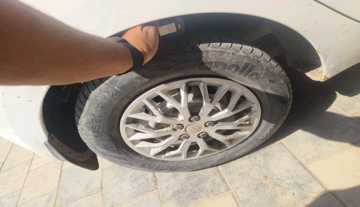 2012 Hyundai Eon ERA, Petrol, Manual, 1,24,489 km, tyre