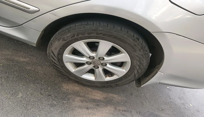 2010 Toyota Corolla Altis GL PETROL, Petrol, Manual, 1,02,306 km, tyre