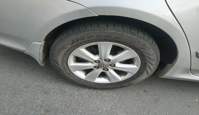 2010 Toyota Corolla Altis GL PETROL, Petrol, Manual, 1,02,306 km, tyre