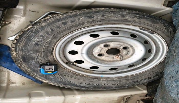 2011 Maruti Swift Dzire LXI, CNG, Manual, 71,570 km, tyre