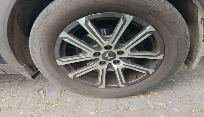 2021 Mahindra XUV700 AX 7 LUXURY P AT 7 STR, Petrol, Automatic, 45,870 km, tyre