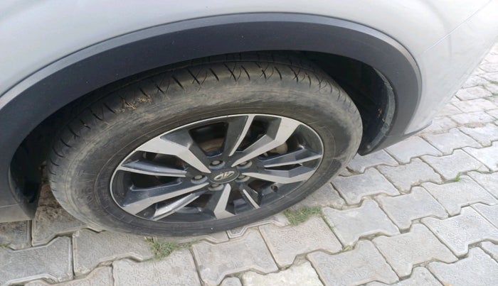 2020 Mahindra XUV300 W8 (O) 1.5 DIESEL, Diesel, Manual, 1,75,019 km, tyre