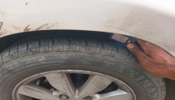 2015 Hyundai Xcent S 1.2, CNG, Manual, 1,93,148 km, tyre